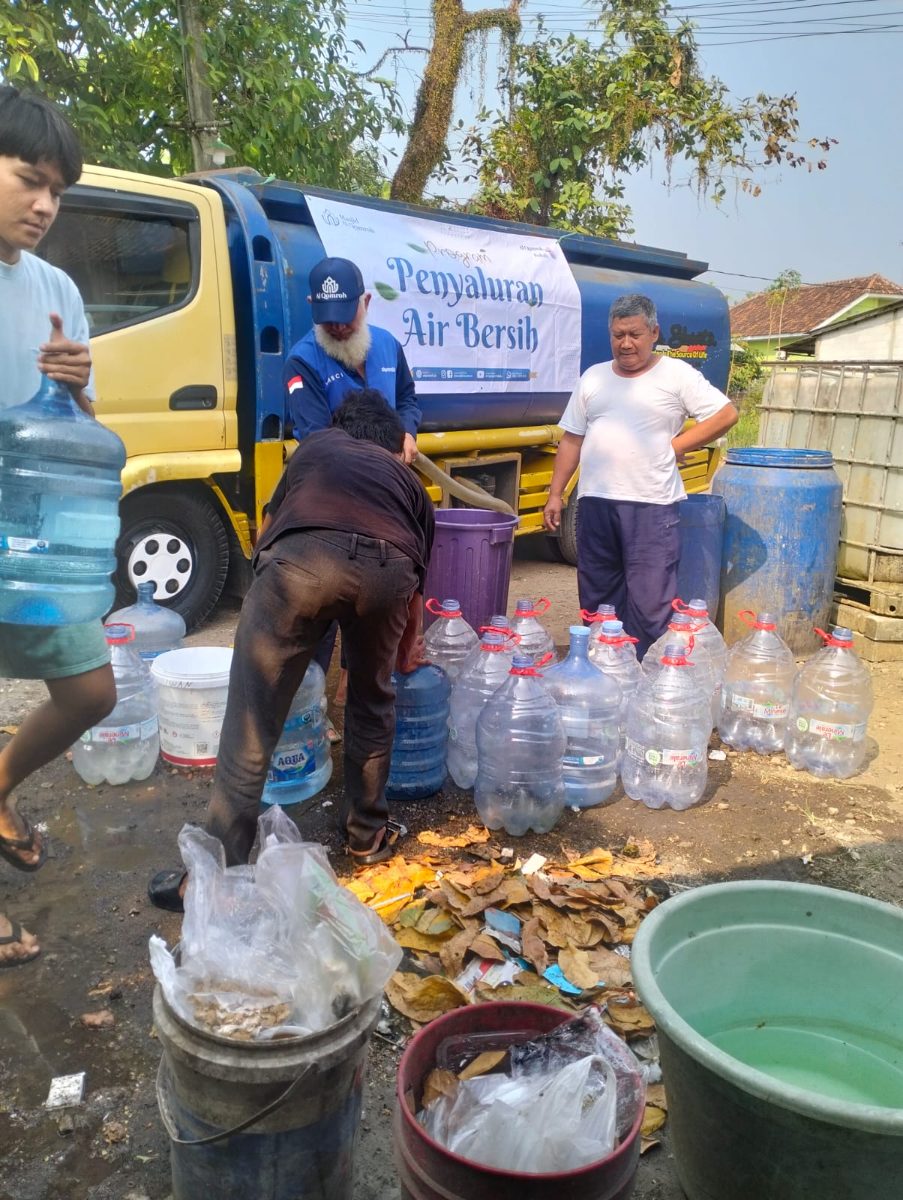 2 Agu - 2 Tangki Air ±16.600 Liter. Kp. Tegal Maung. Desa Weninggalih 